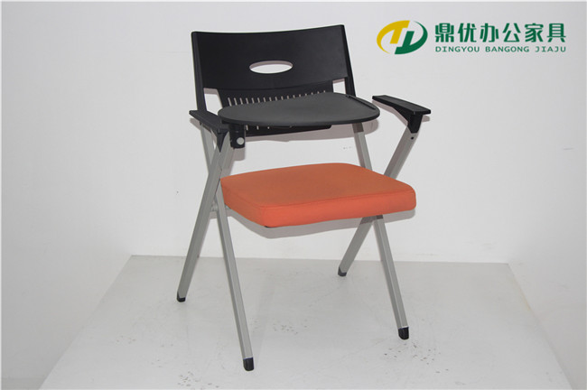 選擇綠色環(huán)保的學(xué)生培訓椅是選購第一要素